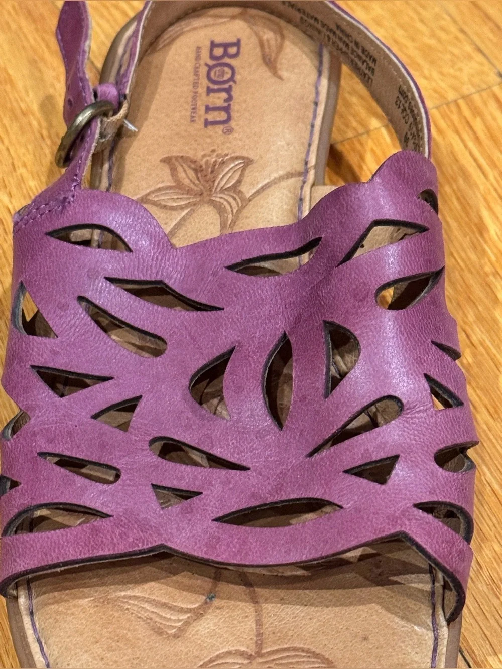 Born Women’s Purple Soft Leather Sandals size 8: Hand Crafted Footware: